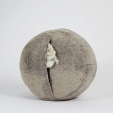 Load image into Gallery viewer, cushion-pure-sheep-wool-theresabader-futureing-wool-the_home_of_sustainable_things
